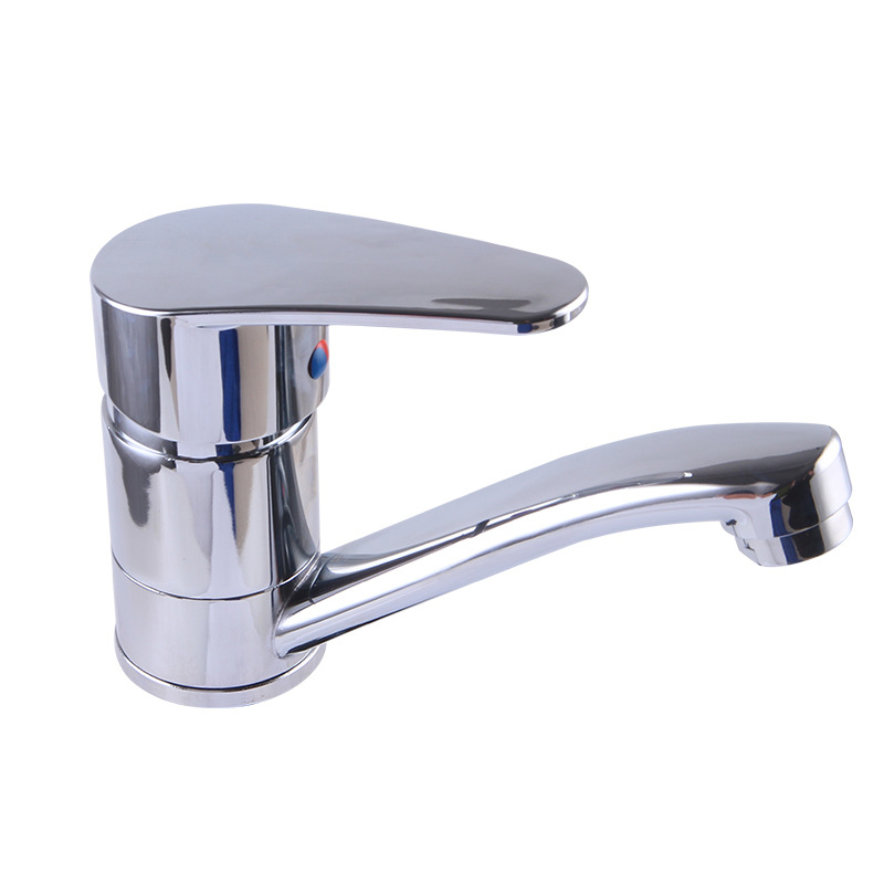 Kuhinjski faucet od cinka s keramičkom kartušom, vertikalna ugradnja, krom završna obrada, model YMNA045, topla i hladna voda