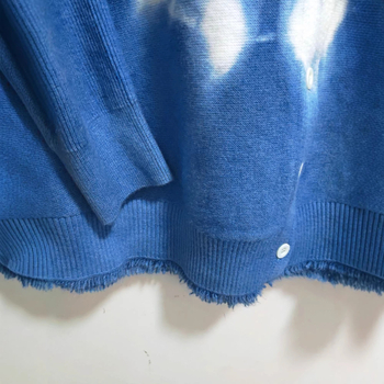 Kardigan s tie-dye uzorkom, bat rukavima, V-rez, slobodan kroj, srednja duljina
