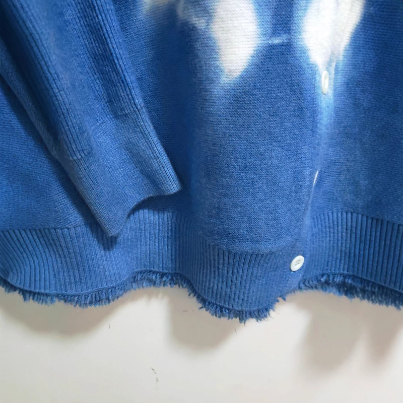 Kardigan s tie-dye uzorkom, bat rukavima, V-rez, slobodan kroj, srednja duljina