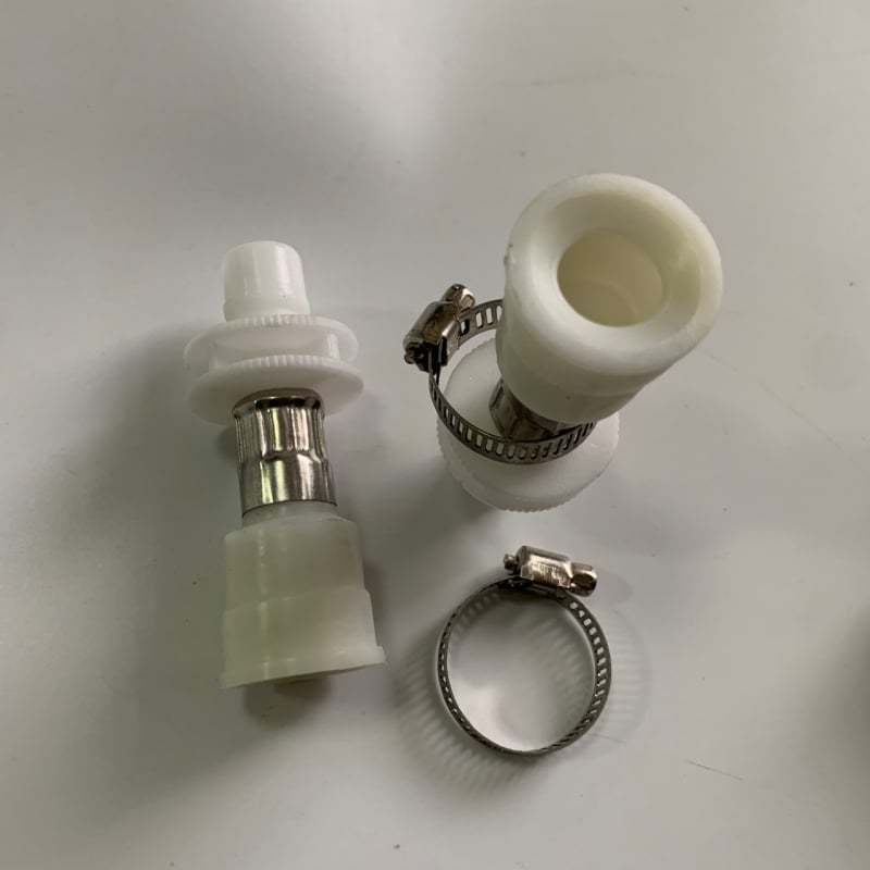 Adapter za vodni ulaz perilice rublja, model 010J, plastični, 1 MP, 40°C, montaža stezaljkom