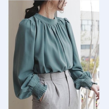 Šifon bluza s puff rukavima, stojeći ovratnik, jednobojna, poliester-elastanska smjesa, udoban široki kroj, dugi rukavi, standardna duljina 50–65 cm