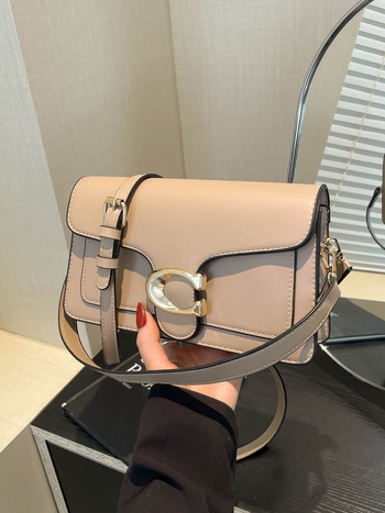PU crossbody torba, horizontalni kvadratni oblik, zatvoren otvor, jedna naramenica, PU podstava