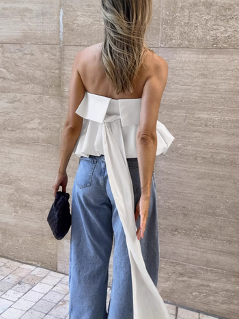 Satenski tube top bez naramenica, uski kroj, kratka duljina 40–50 cm