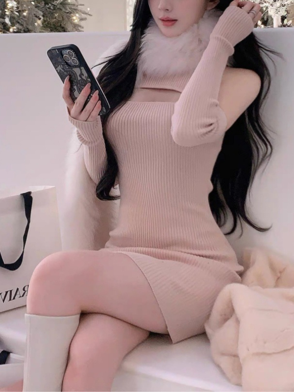 Pletena haljina s visokim strukom, srednje duljine, mrežasti paneli, pulover dizajn.