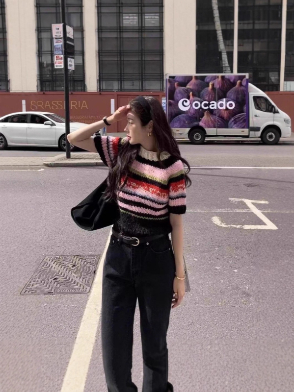 Gyapjú pulóver, szivárványos mintával, kézzel kötött, lámpás ujjú, kerek nyakú, vastag kötés