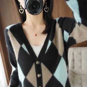 Πλεκτή ζακέτα – OEM προσαρμογή, δειγματοληπτική παραγωγή, μικρές παρτίδες, υφασμα πλεξίματος υψηλής ποιότητας, δυναμικότητα παραγωγής έως 10.000 τεμάχια