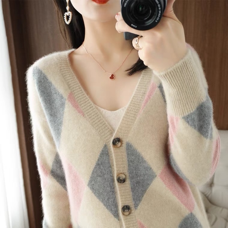 Πλεκτή ζακέτα – OEM προσαρμογή, δειγματοληπτική παραγωγή, μικρές παρτίδες, υφασμα πλεξίματος υψηλής ποιότητας, δυναμικότητα παραγωγής έως 10.000 τεμάχια