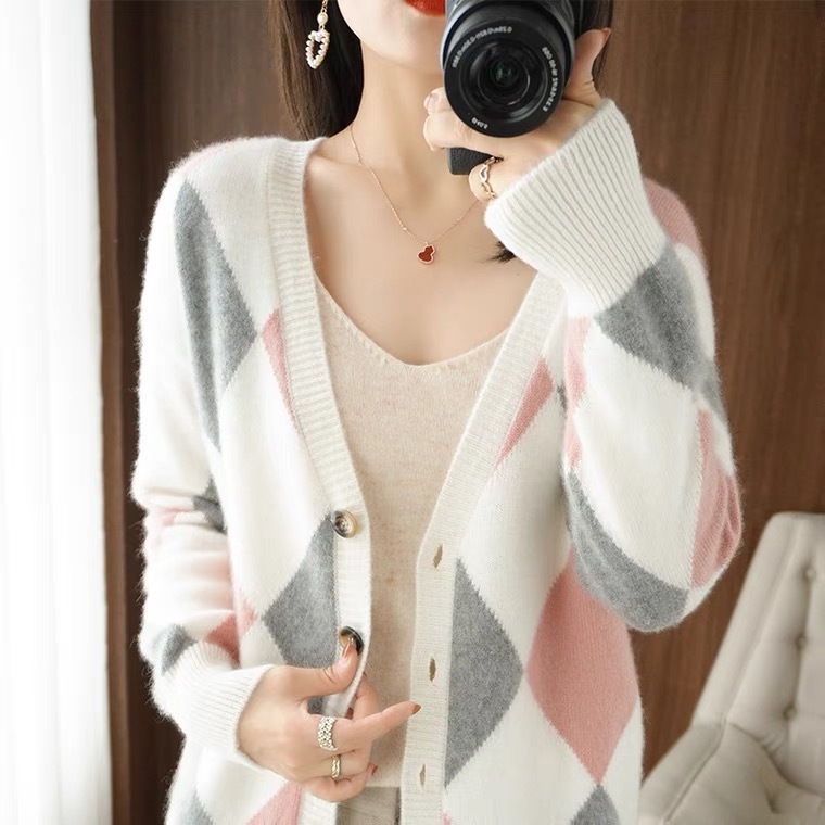 Πλεκτή ζακέτα – OEM προσαρμογή, δειγματοληπτική παραγωγή, μικρές παρτίδες, υφασμα πλεξίματος υψηλής ποιότητας, δυναμικότητα παραγωγής έως 10.000 τεμάχια