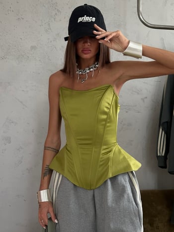 Tip: tube top bez naramenica; kroj uskim strukom; zakrivljeni rub; materijal: saten, poliester 70–80% i spandex <30%