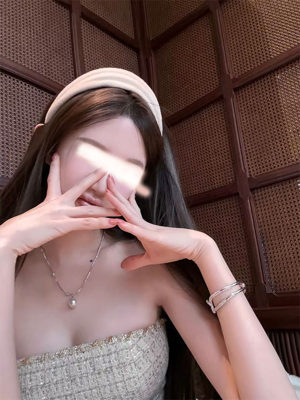 Bustier top – slim fit, bez naramenica, ultra kratka duljina, teksturirani poliester tkanina, proljeće 2026