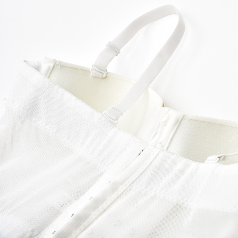 Kamizol bez naramenica s perlama — pamuk (90–95%), oblikovani košarice 3/4, otvoreni leđa, proljeće 2024