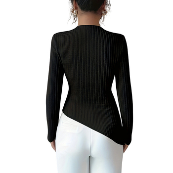 Női kötött felső V-nyakkal, rövid ujjú, szív minta, fém gombbal, poliészter anyagból