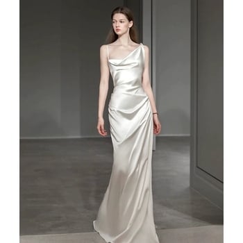 Сватбена рокля с рибена опашка за външна фотосесия - сатен, без ръкави, дълга пола, талия със средна височина