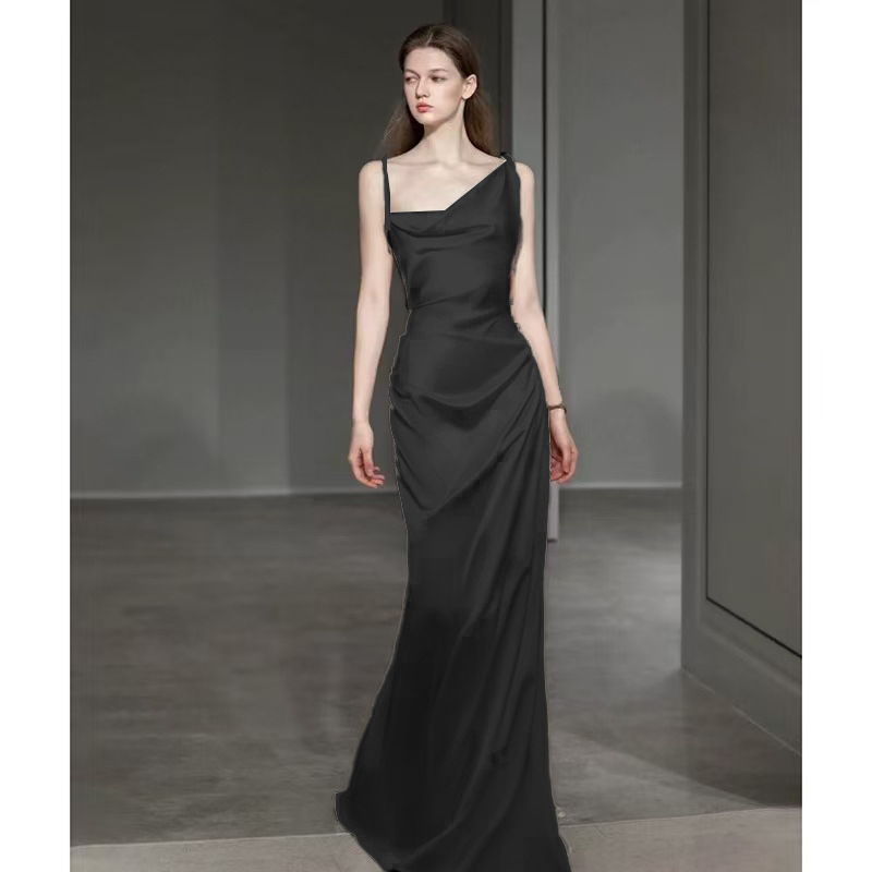 Сватбена рокля с рибена опашка за външна фотосесия - сатен, без ръкави, дълга пола, талия със средна височина