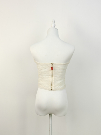 Kamisol top s mrežastim printom srca, halter naramenice, uski kroj, materijal akril-spandeks, duljina 40–50 cm