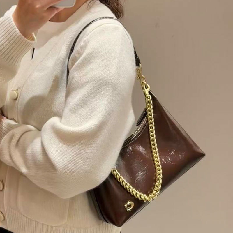 Torba ispod pazuha PVC, srcolit oblik, zatvarač, gradski minimalistički stil