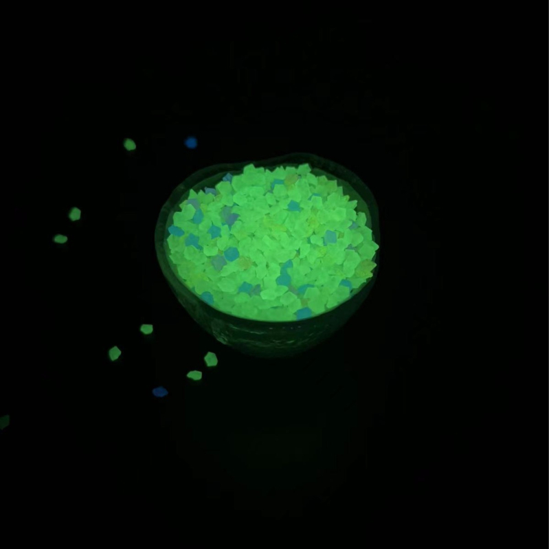 Pietre decorative pentru acvariu luminoase, cu granule de nisip fluorescente (500 bucăți, 12 g fiecare)