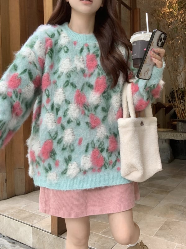 Pulover s labavim krojem, floralni uzorak, debeli vuneni miks (ovčja vuna s akrilom i poliestrom), okrugli ovratnik, dugi rukavi