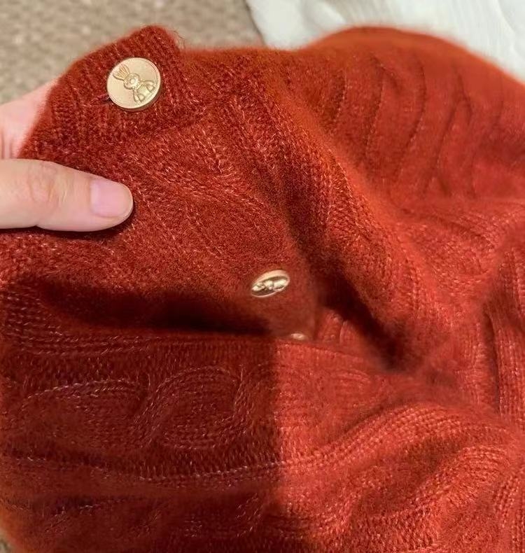 Дамски кашмирен кардиган - свободен силует, къса дължина, кръгло деколте, мерсеризирана тъкан, едноредово закопчаване