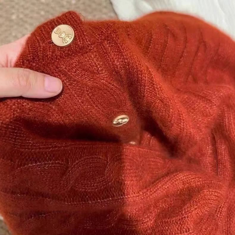 Дамски кашмирен кардиган - свободен силует, къса дължина, кръгло деколте, мерсеризирана тъкан, едноредово закопчаване