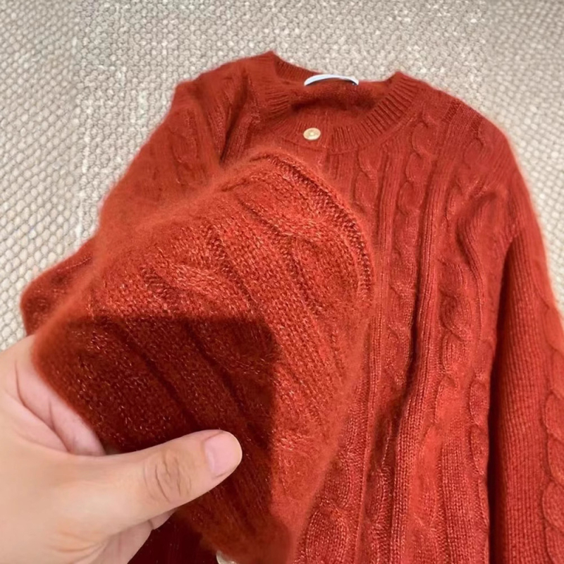 Дамски кашмирен кардиган - свободен силует, къса дължина, кръгло деколте, мерсеризирана тъкан, едноредово закопчаване