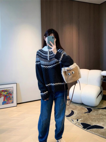 Női kapucnis pulóver fél-zip jacquard kötés, gyapjúkeverék anyagból