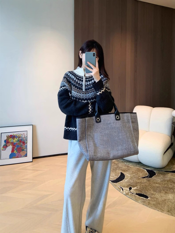 Női kapucnis pulóver fél-zip jacquard kötés, gyapjúkeverék anyagból