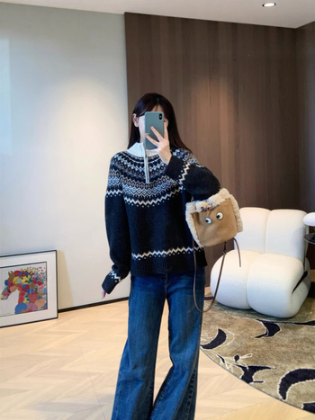 Női kapucnis pulóver fél-zip jacquard kötés, gyapjúkeverék anyagból