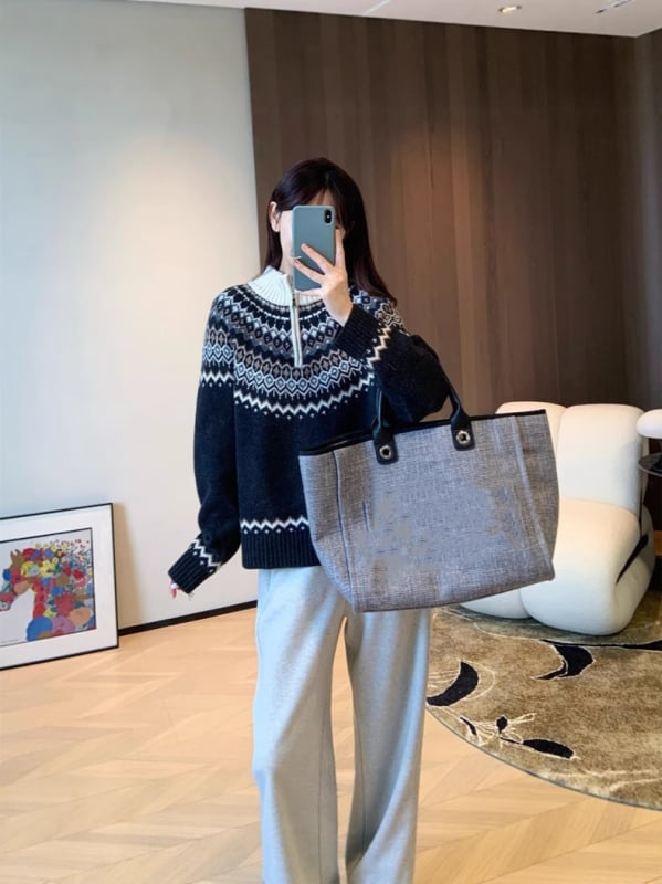 Női kapucnis pulóver fél-zip jacquard kötés, gyapjúkeverék anyagból