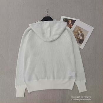 Кардиган с качулка и цип, двустранно принтиран ромбовиден модел