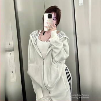 Кардиган с качулка и цип, двустранно принтиран ромбовиден модел