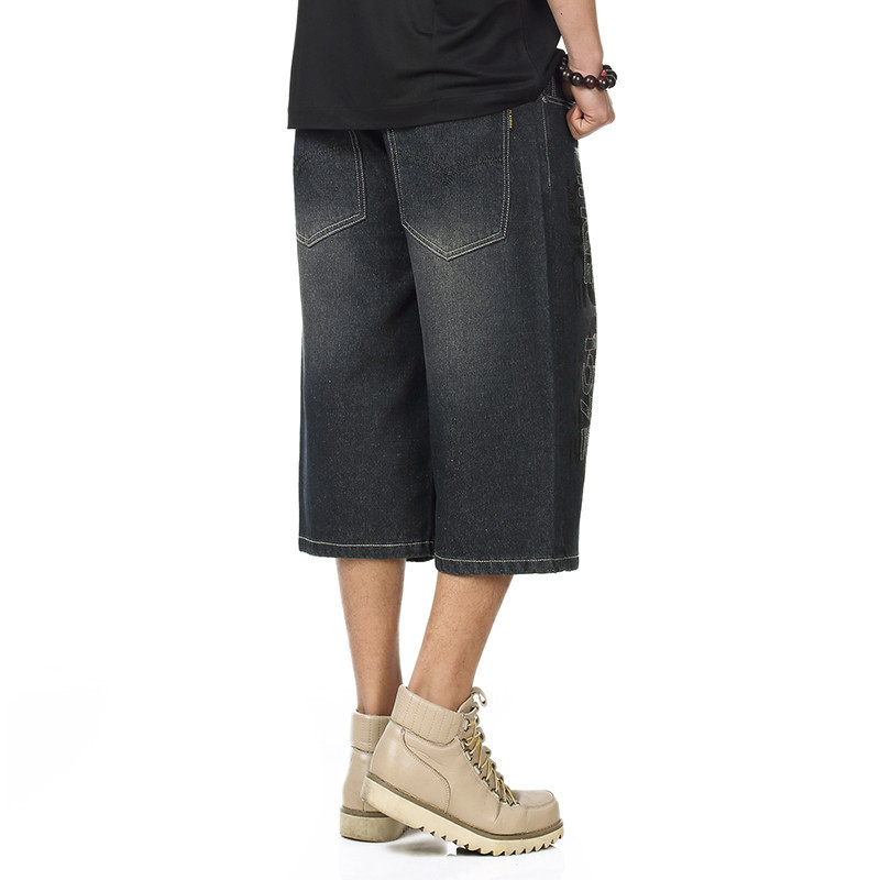 Férfi denim rövidnadrág, laza, széles vágású, cropped hossz, alfabet nyomtatás, 70% pamut denim, nyár