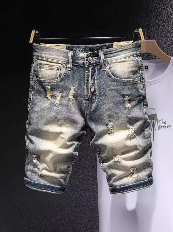 Muške traper šorke, rastezljivi denim od pamuka, s patch-ovima istrošenog izgleda, straight kroj, ljetni street style