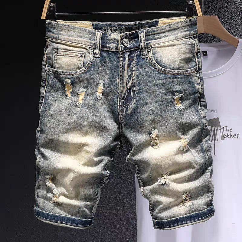Muške traper šorke, rastezljivi denim od pamuka, s patch-ovima istrošenog izgleda, straight kroj, ljetni street style