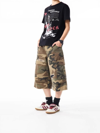Traper šorcevi s camouflage patch-ima i poderotinama, retro američki stil, kratki kroj, unisex, 75% poliester