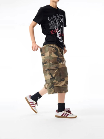 Traper šorcevi s camouflage patch-ima i poderotinama, retro američki stil, kratki kroj, unisex, 75% poliester