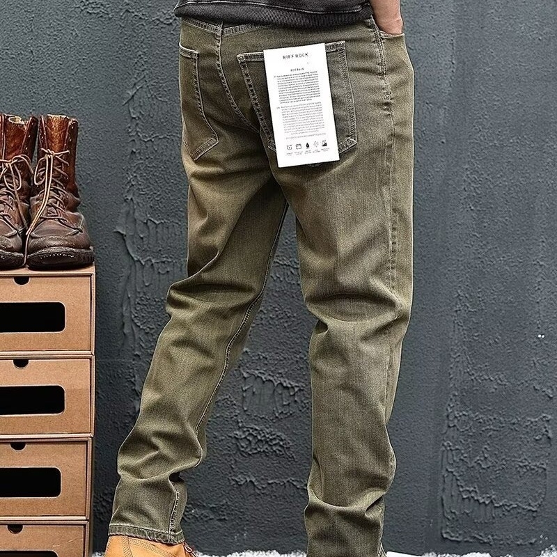 Férfi egyenes szabású farmernadrág, középmagas derekú, cipzáras zárás, magas rugalmasság, könnyű anyag