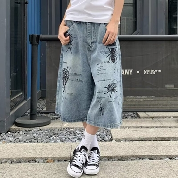 Unisex kapri traper šorc - labav kroj, ravne nogavice, srednji pojas, pamučni kaubojski denim, zakrpe dekor, ljeto 2025