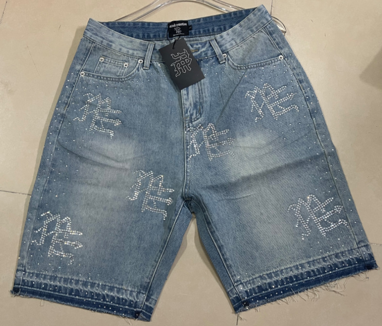 Muški denim šorc s Rhinestone, ispran i izlizan, slobodan ravni kroj, srednji pojas, ziper