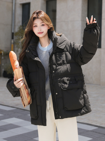 Дамско пухено яке, средно дълго, с качулка, пух от бяла патка 101–200 г, съдържание на пух 50–55%, полиестерна тъкан