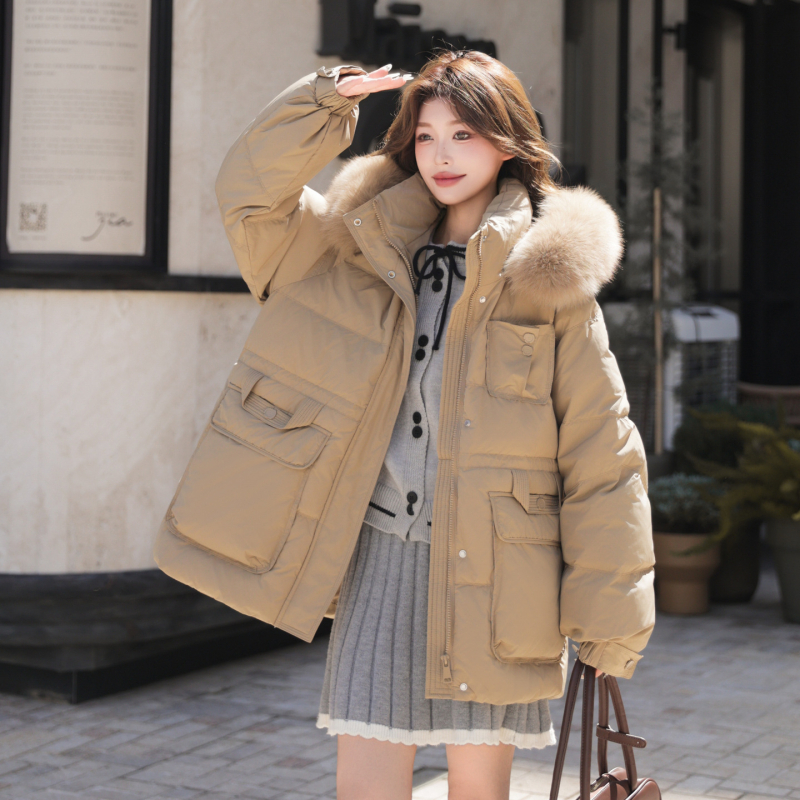 Дамско пухено яке, средно дълго, с качулка, пух от бяла патка 101–200 г, съдържание на пух 50–55%, полиестерна тъкан