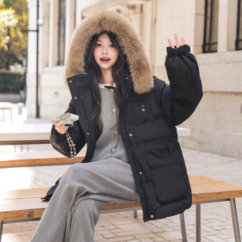 Дамско пухено яке, средно дълго, с качулка, пух от бяла патка 101–200 г, съдържание на пух 50–55%, полиестерна тъкан