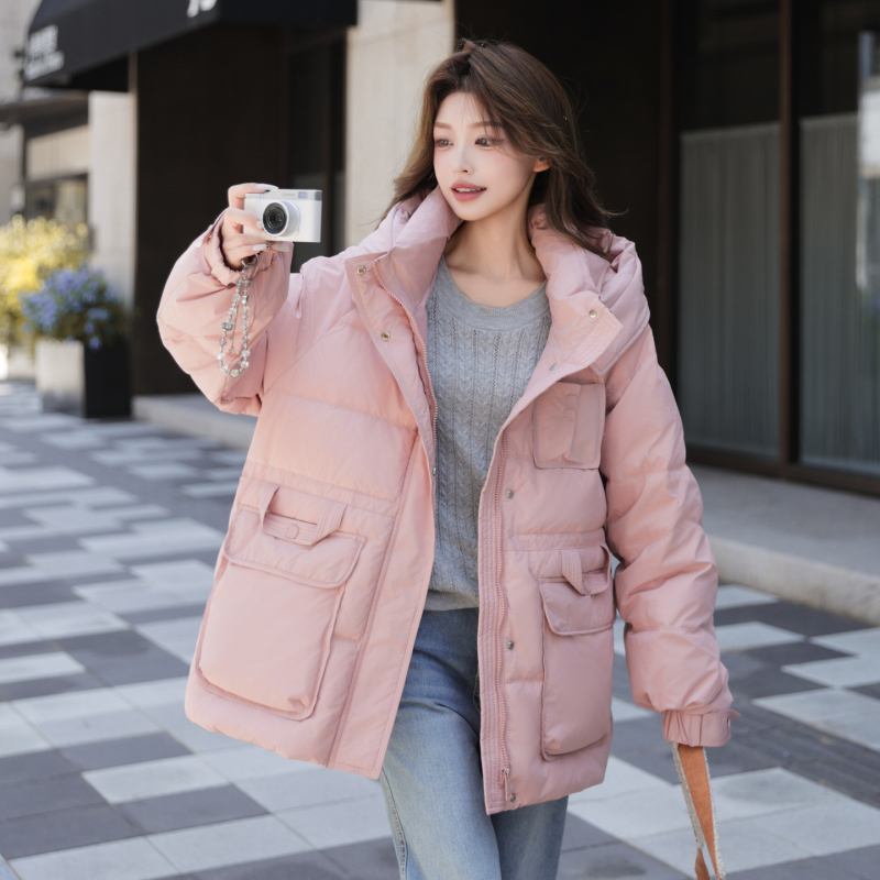 Дамско пухено яке, средно дълго, с качулка, пух от бяла патка 101–200 г, съдържание на пух 50–55%, полиестерна тъкан