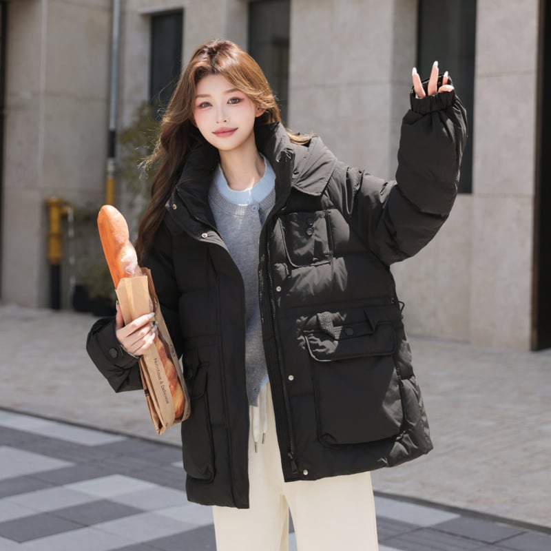 Дамско пухено яке, средно дълго, с качулка, пух от бяла патка 101–200 г, съдържание на пух 50–55%, полиестерна тъкан