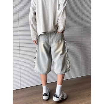 Muški traper šortse, vintage ispran, poderani rubovi, ravna silueta, srednji pojas, višestruki džepovi, pamuk