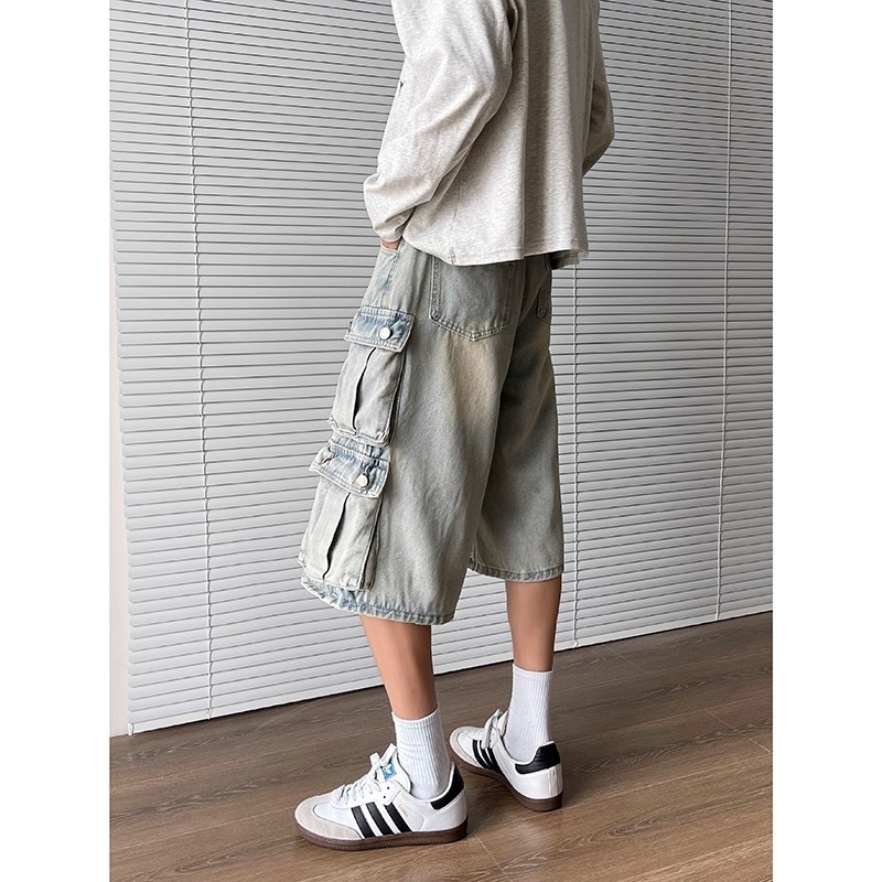 Muški traper šortse, vintage ispran, poderani rubovi, ravna silueta, srednji pojas, višestruki džepovi, pamuk