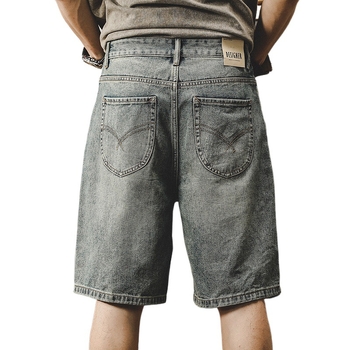 Traper šorc, opuštenog kroja, srednji struk, ziper, 90% pamuka