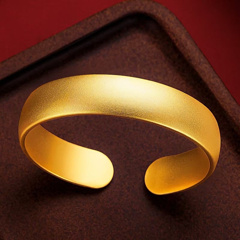 Βραχιόλι Sand Gold — Ρυθμιζόμενο ανοιχτό βραχιόλι; Υλικό: Sand Gold; Διαδικασία: Ηλεκτροπλατίωση; Μάρκα: Yilong Jewelry; Κωδικός: w051314; Βάρος: 15 g