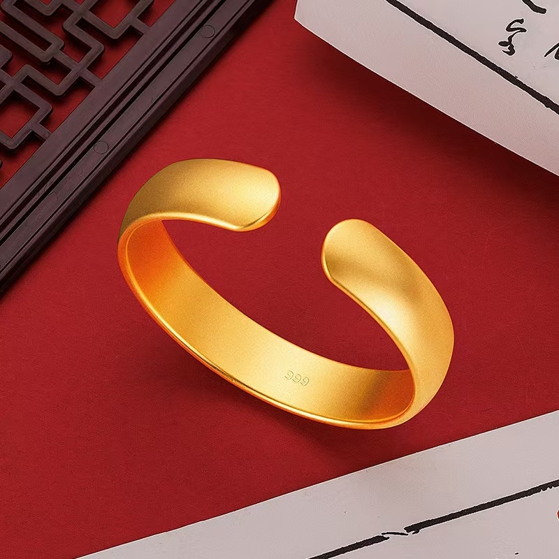 Βραχιόλι Sand Gold — Ρυθμιζόμενο ανοιχτό βραχιόλι; Υλικό: Sand Gold; Διαδικασία: Ηλεκτροπλατίωση; Μάρκα: Yilong Jewelry; Κωδικός: w051314; Βάρος: 15 g