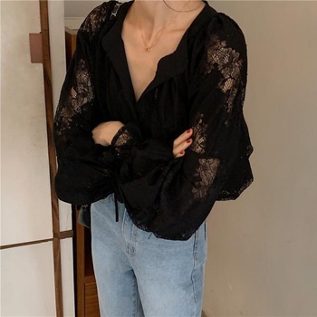 Top od čipke i poliestera, V-izrez, dugi rukavi, ležeran kroj, pulover stil